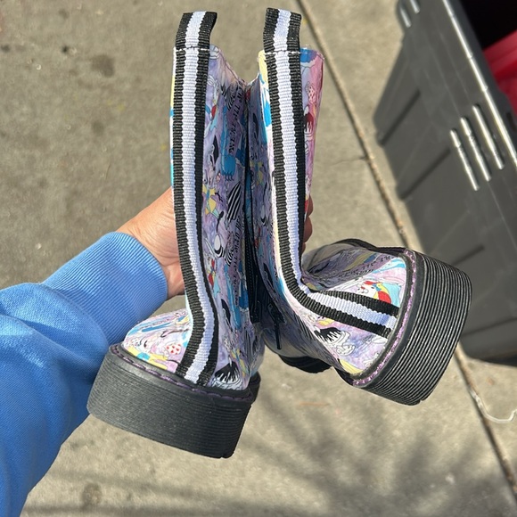 Alice in Wonderland Boots - Picture 4 of 7